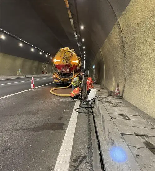 宁海隧道排水渠清淤